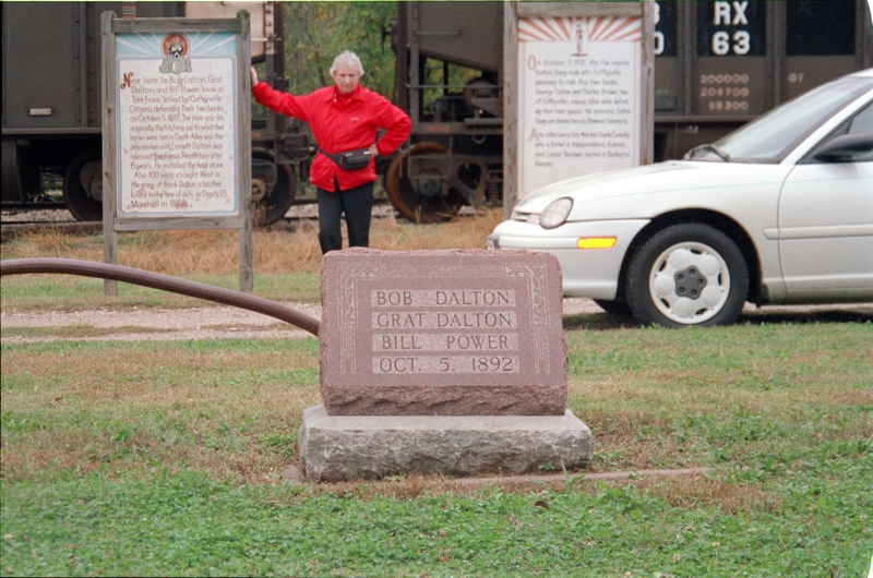 Jean at gravestone: Bob Dalton, Grat Dalton, Bill Power, Oct 5, 1892