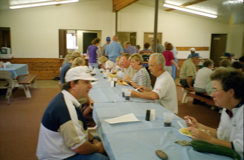 Crowd eating: Larry, blurry