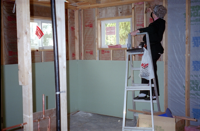 Clubhouse, Stapling in the insulation, Jean