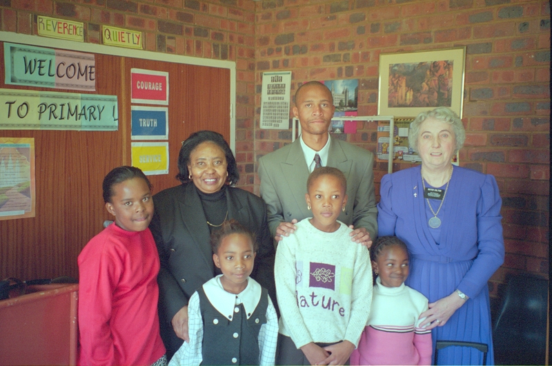 Jean Colton with Primary kids at Soweto Ward SA