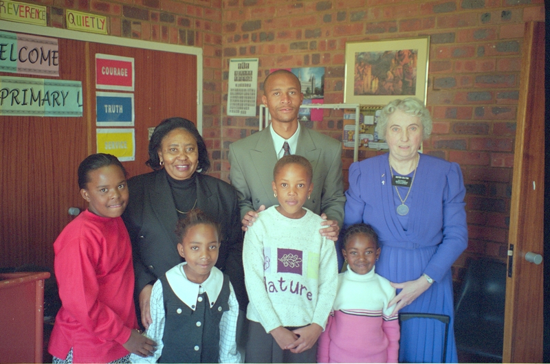 Jean Colton with Primary kids at Soweto Ward SA