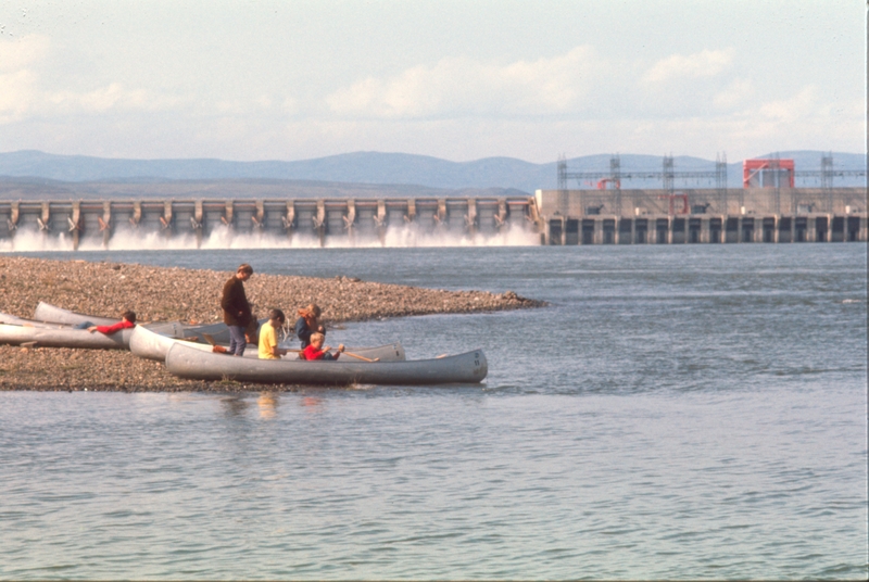 Explorer Scout canoe trip on the Columbia