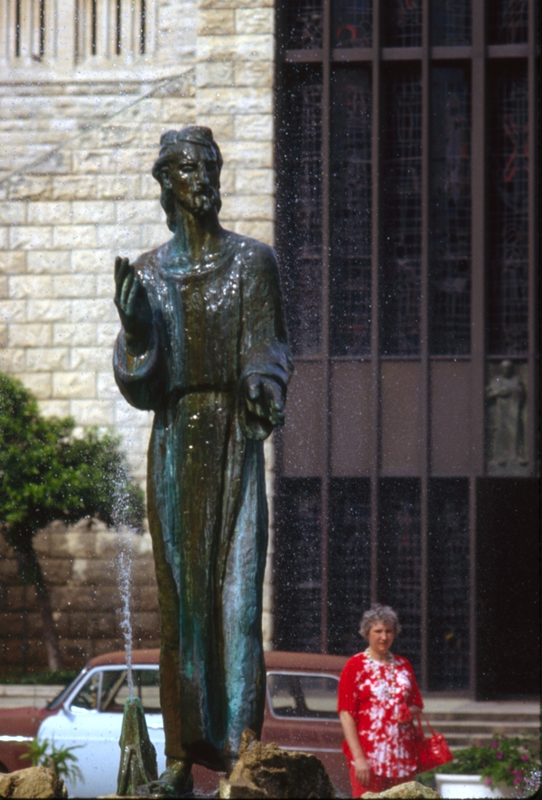 Jean Colton, statue