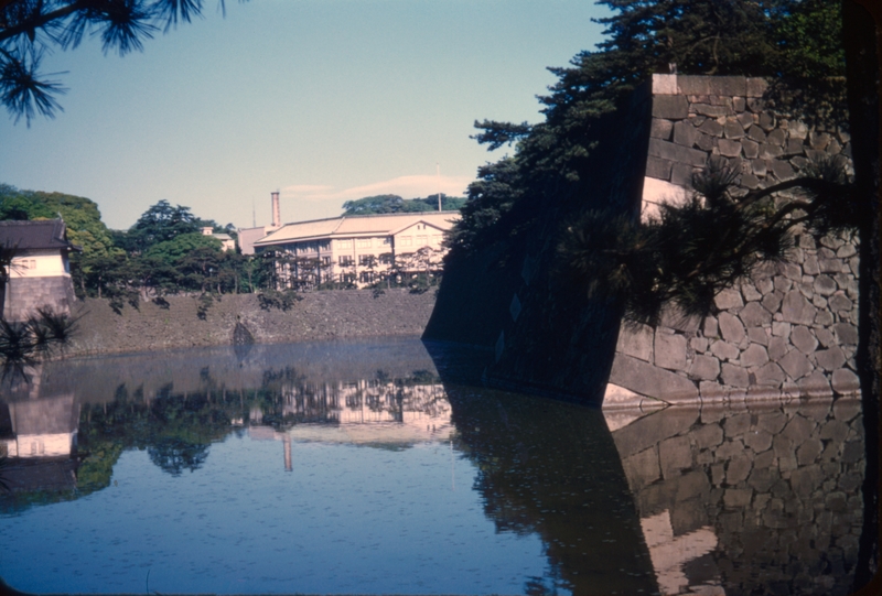 Moat around the Tokyo Palace