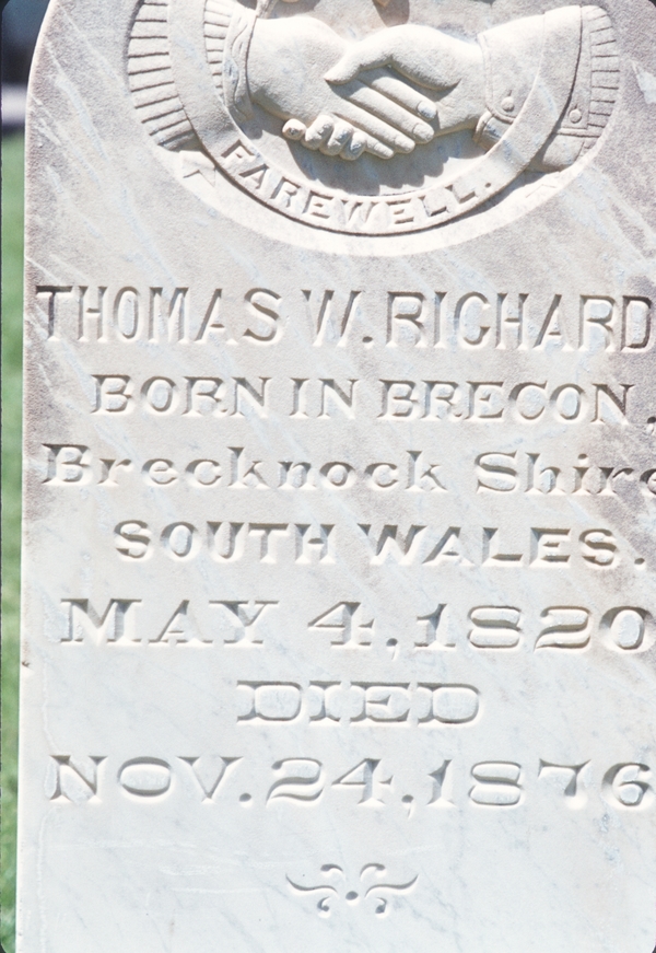 gravestone: Thomas W. Richard