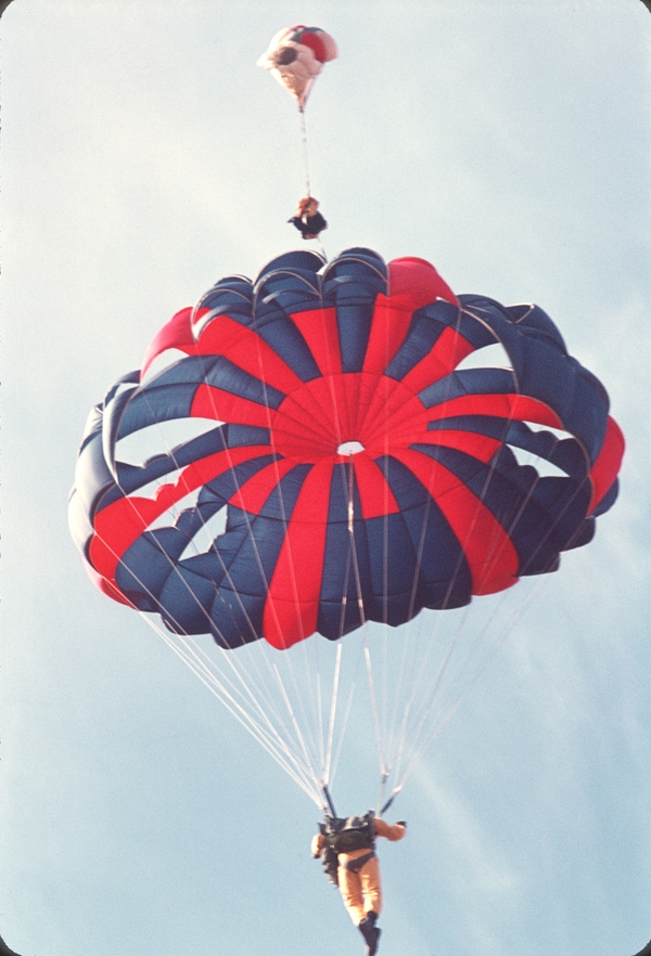 Parachute Jumpers at Richland WA Airport