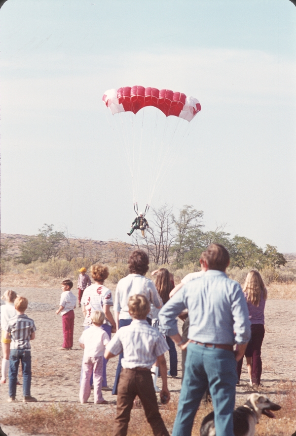 Parachute Jumpers at Richland WA Airport