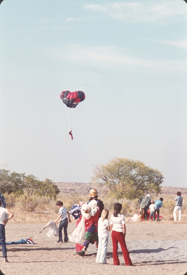 Parachute Jumpers at Richland WA Airport