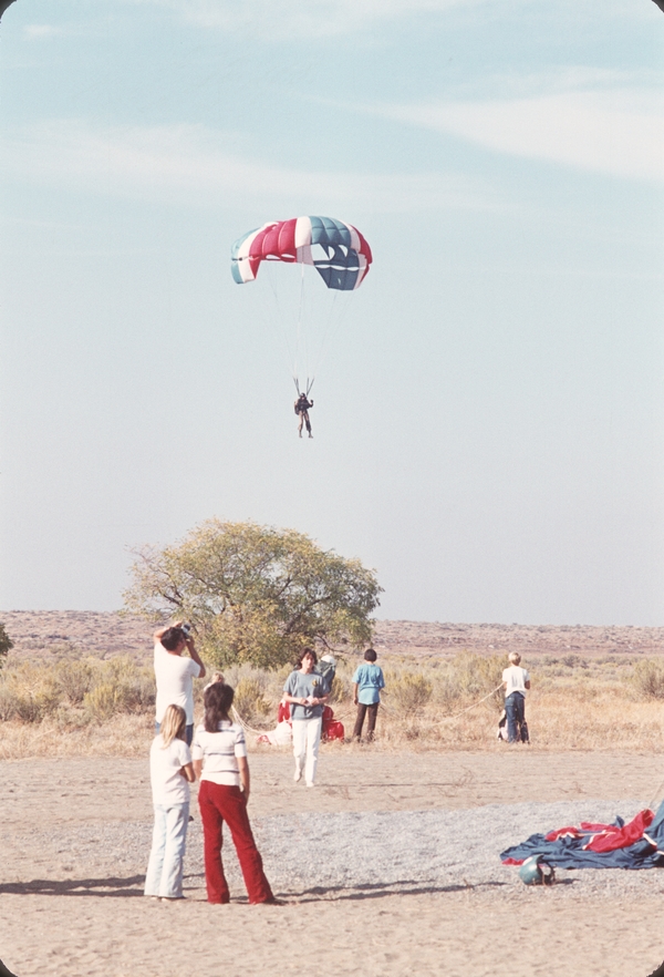 Parachute Jumpers at Richland WA Airport