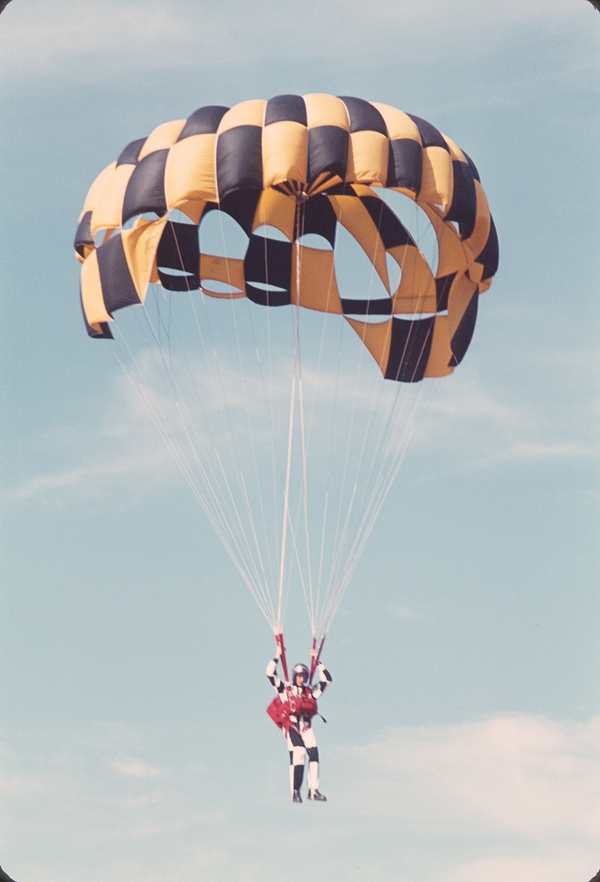 Parachute Jumpers at Richland WA Airport