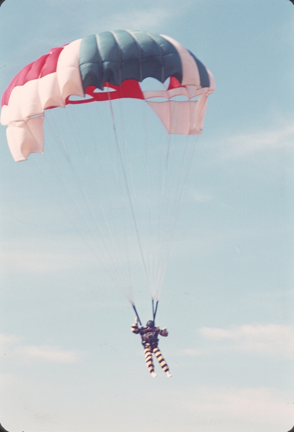 Parachute Jumpers at Richland WA Airport