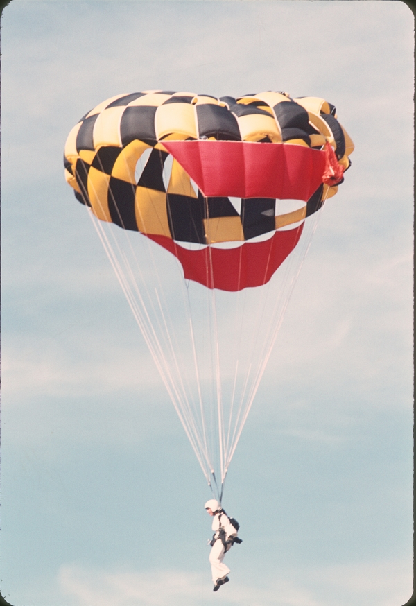 Parachute Jumpers at Richland WA Airport