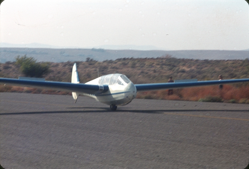 Glider landing. Fred Moore's SK?