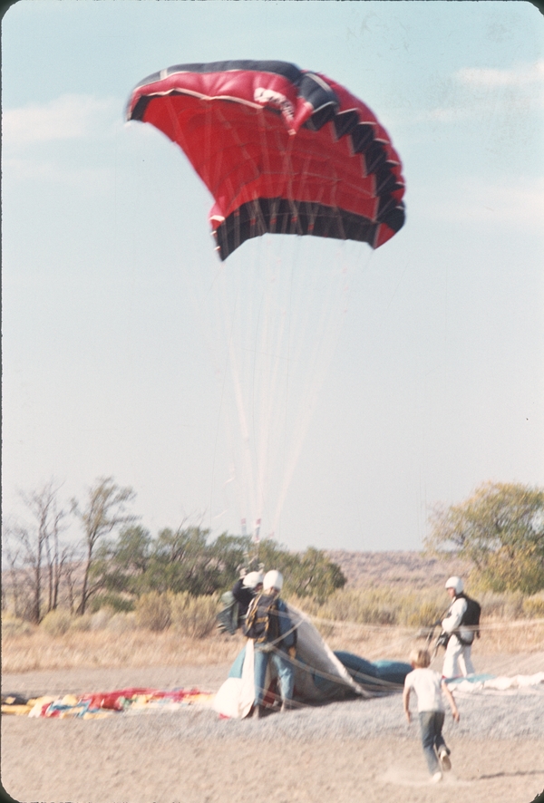 Parachute Jumpers at Richland WA Airport