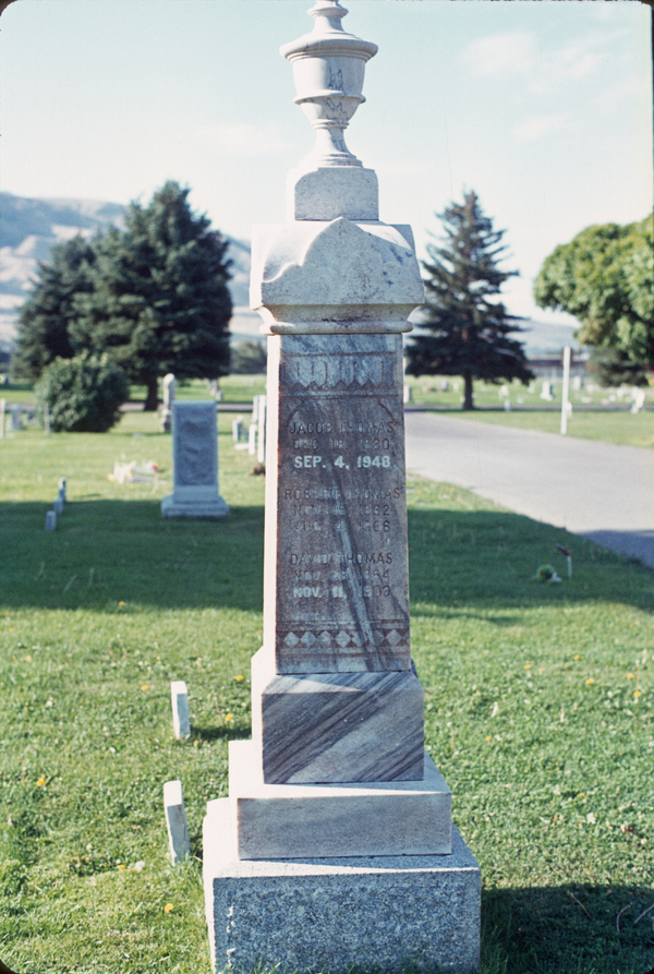 gravestone: Thomas