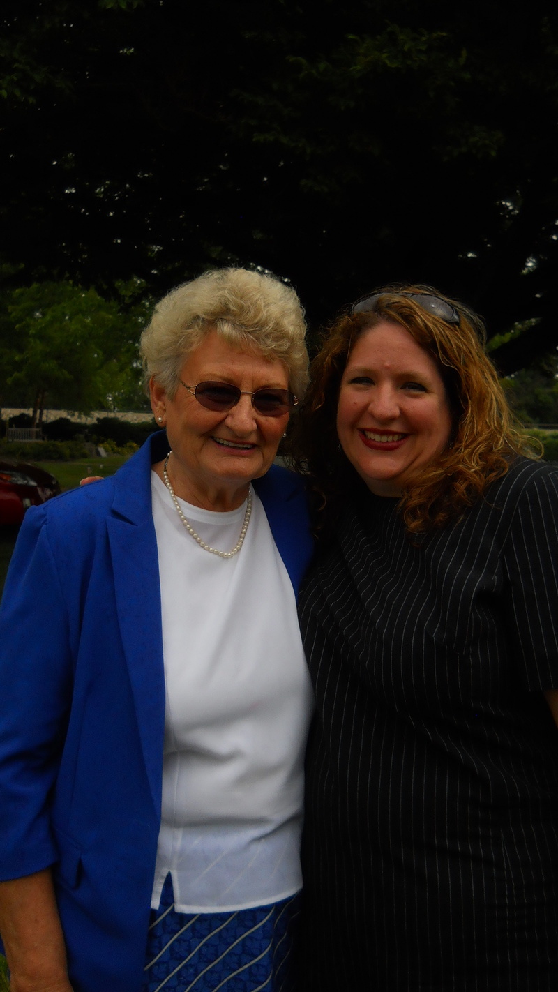 Barbara, LeAnn, Graveside at Einan's