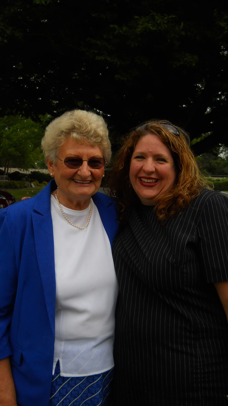 Barbara, LeAnn, Graveside at Einan's