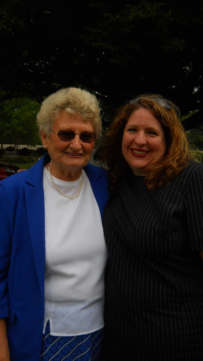 Barbara, LeAnn, Graveside at Einan's