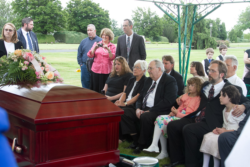 Crowd. Back: xx, James, xx, April, Steve, Perry, Angela, Don. Front: LeAnn, Inge, Herm, Evee, Eric, Becca.