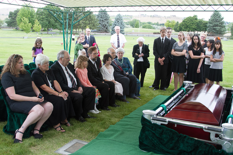 Crowd. Front: LeAnn, Inge, Herm, Evee, Eric, Becca, Larry, Jean. Casket descending.