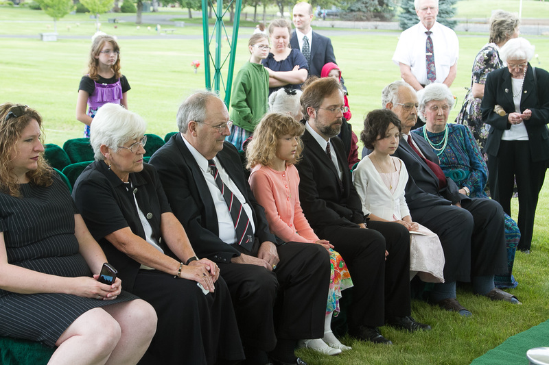 Crowd. Front: LeAnn, Inge, Herm, Evee, Eric, Becca, Larry, Jean.